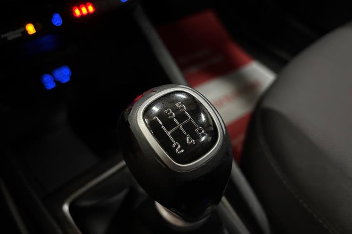 Blå Hyundai i20 fra 2017