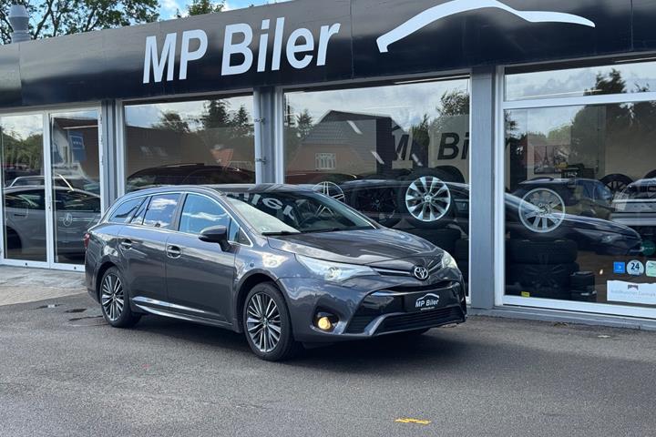 Grå Toyota Avensis fra 2017