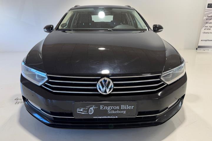 Sort VW Passat fra 2016