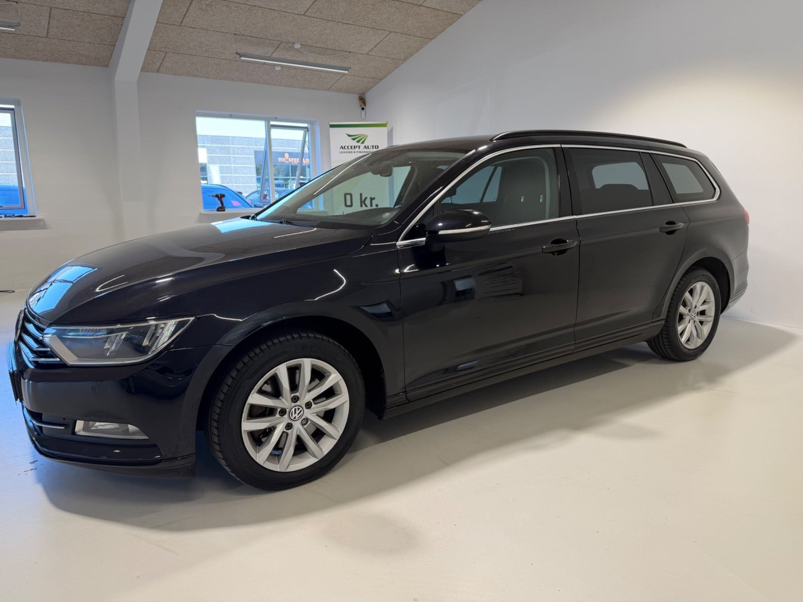 Sort VW Passat fra 2016