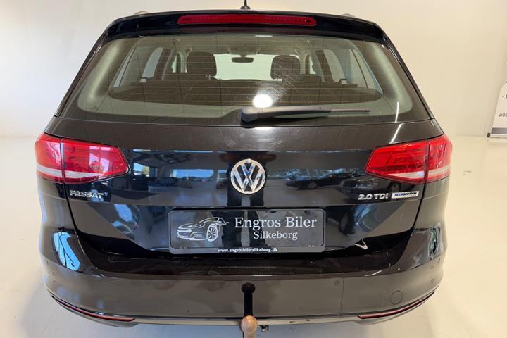 Sort VW Passat fra 2016