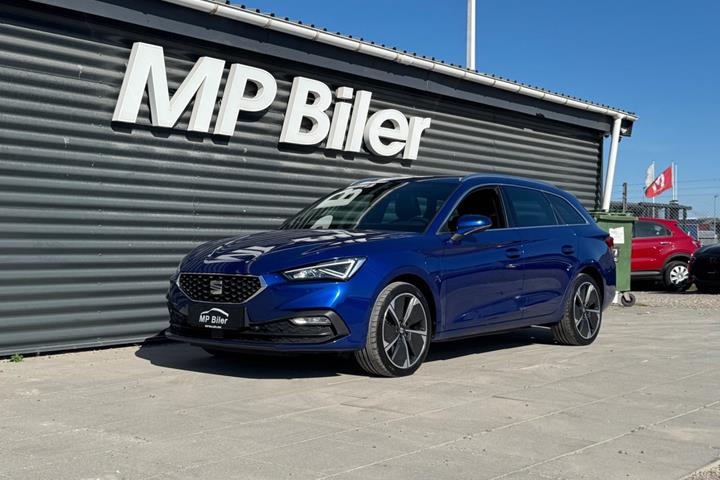 Blå Seat Leon fra 2020 set udefra