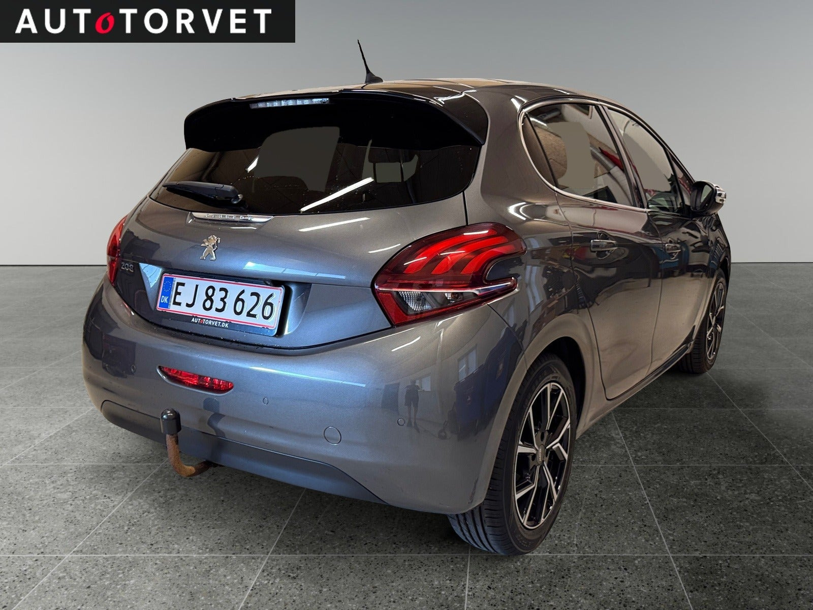 Grå Peugeot 208 fra 2019