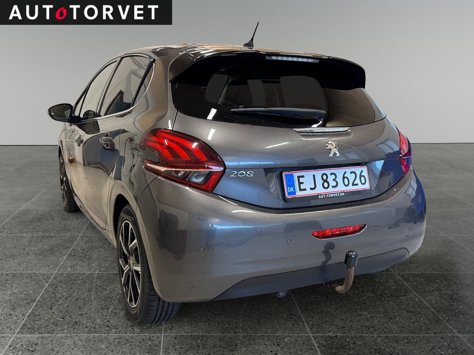 Grå Peugeot 208 fra 2019