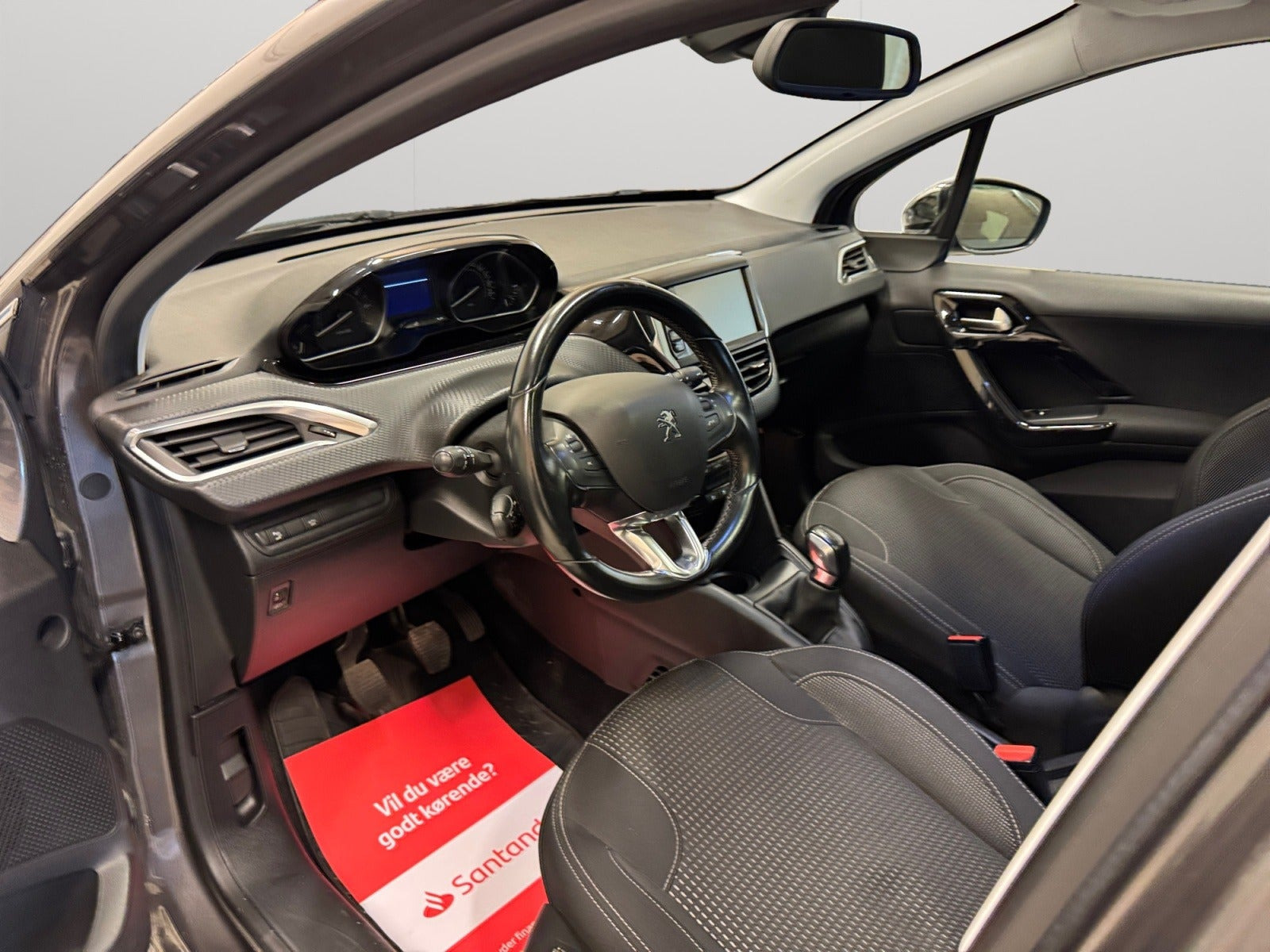 Grå Peugeot 208 fra 2019