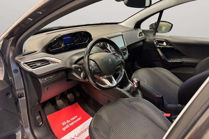 Grå Peugeot 208 fra 2019