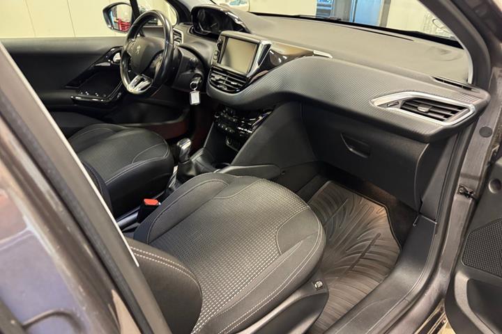 Grå Peugeot 208 fra 2019