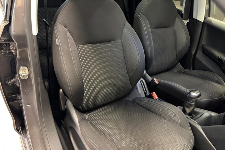 Grå Peugeot 208 fra 2019