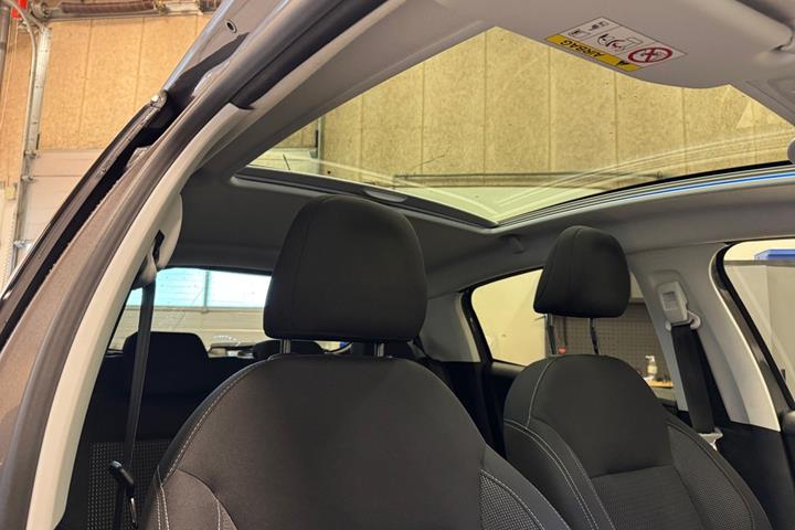 Grå Peugeot 208 fra 2019