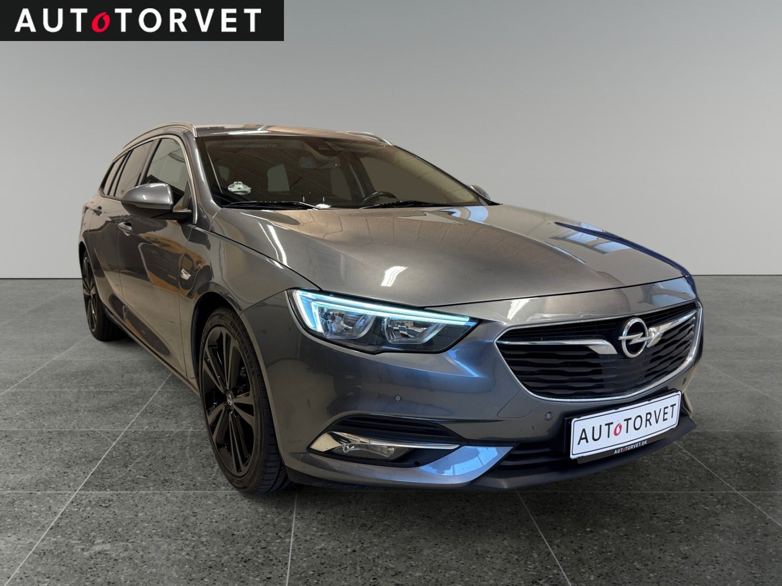 Grå Opel Insignia fra 2018