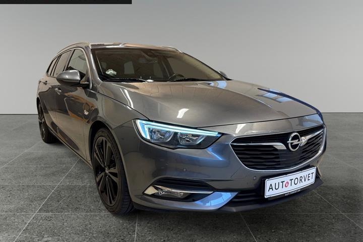 Grå Opel Insignia fra 2018