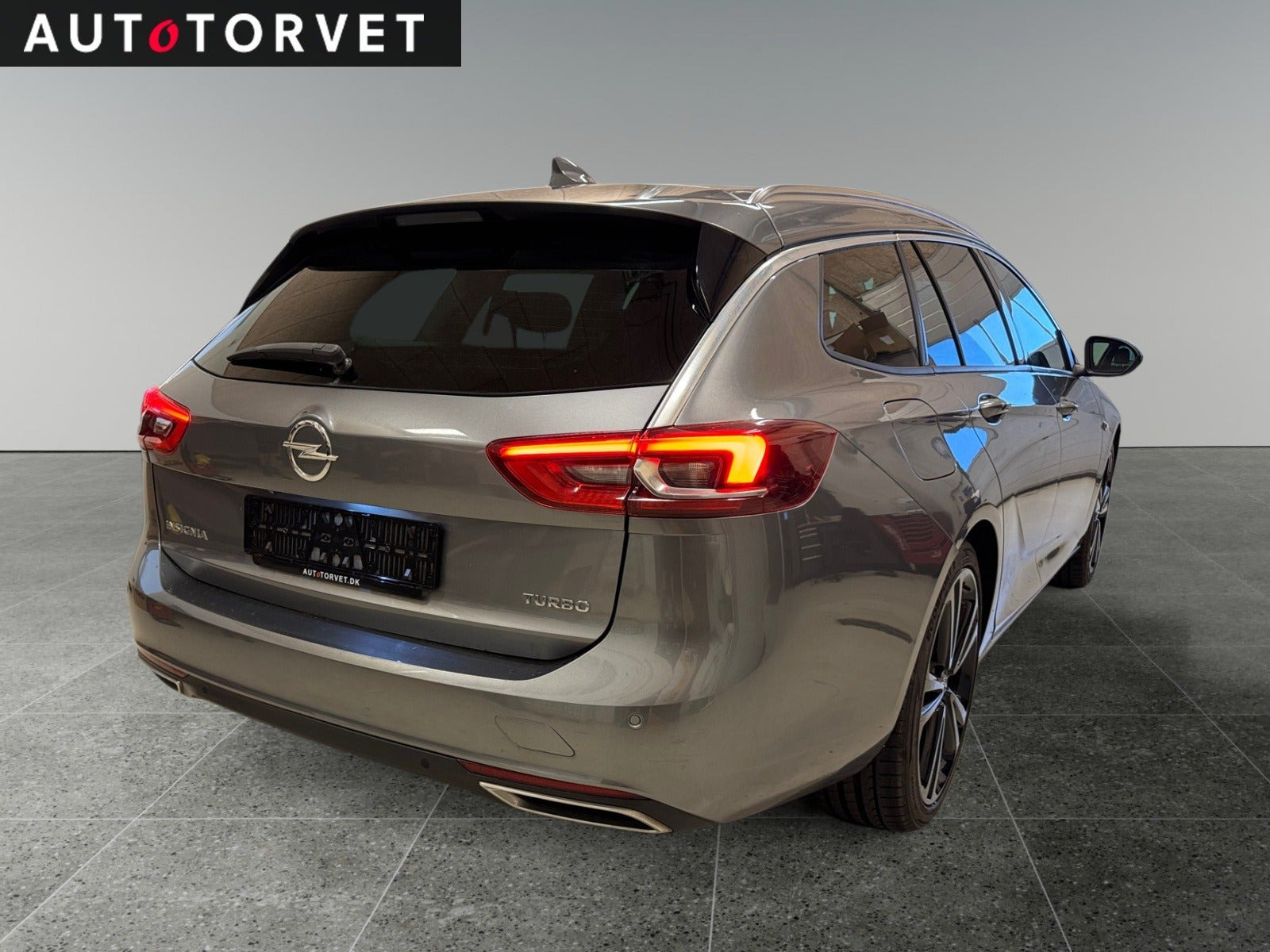Grå Opel Insignia fra 2018