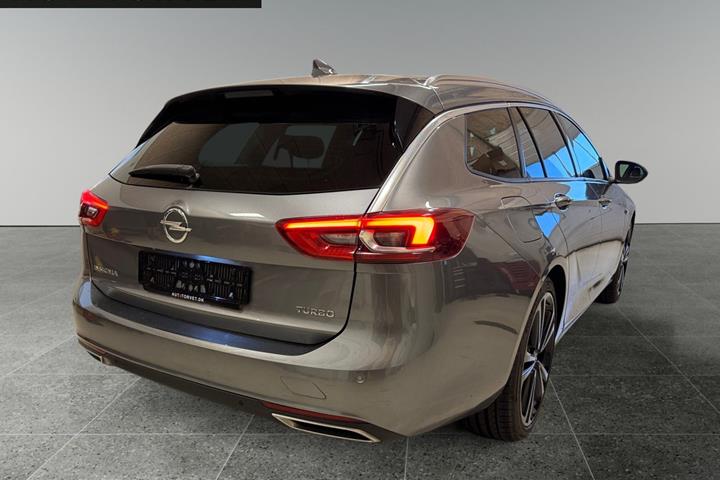 Grå Opel Insignia fra 2018
