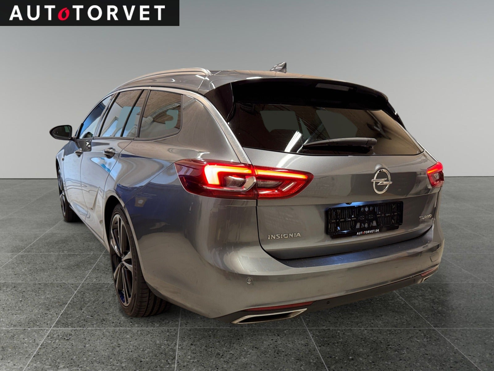 Grå Opel Insignia fra 2018