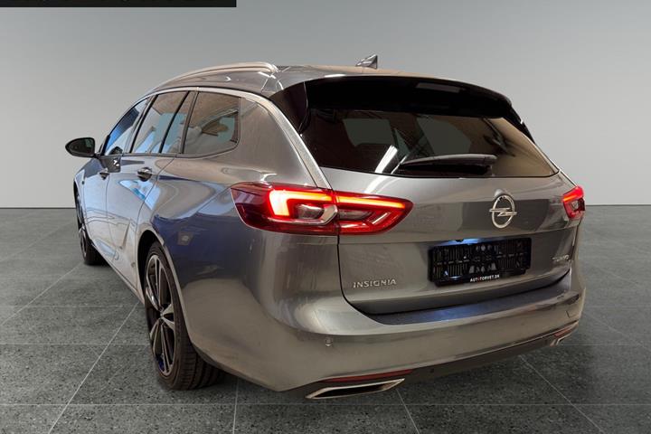 Grå Opel Insignia fra 2018