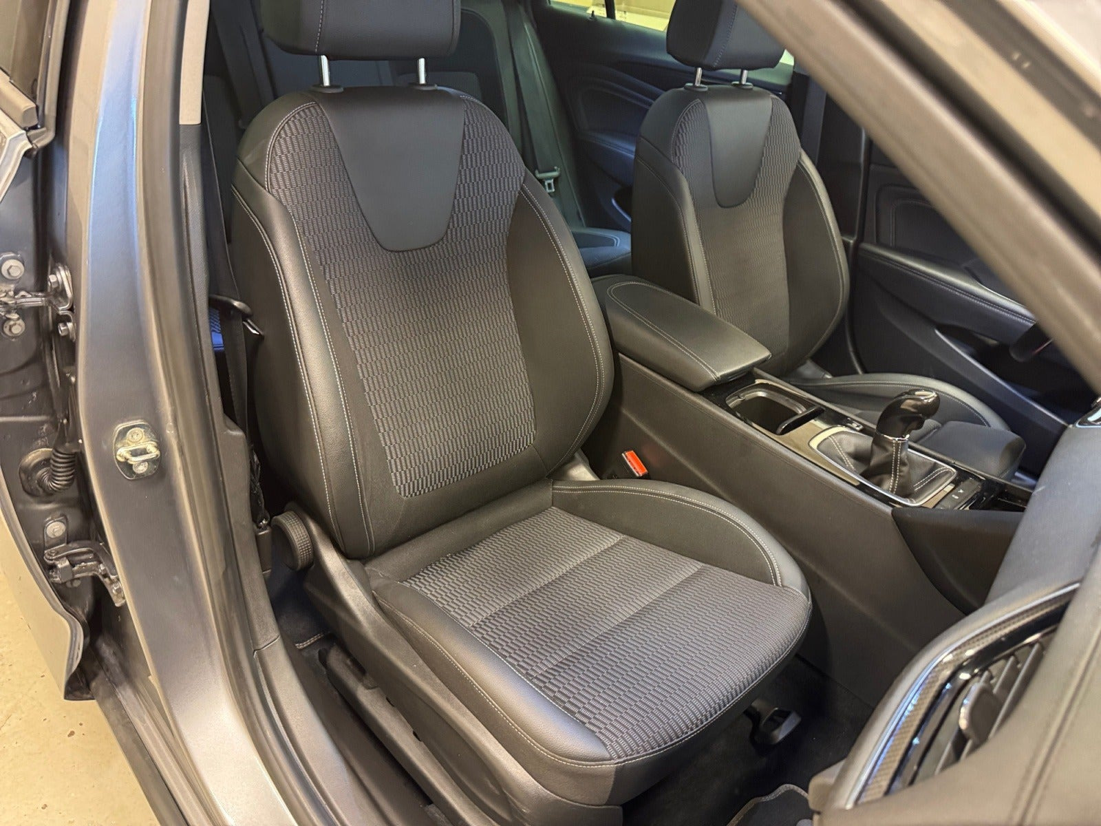 Grå Opel Insignia fra 2018