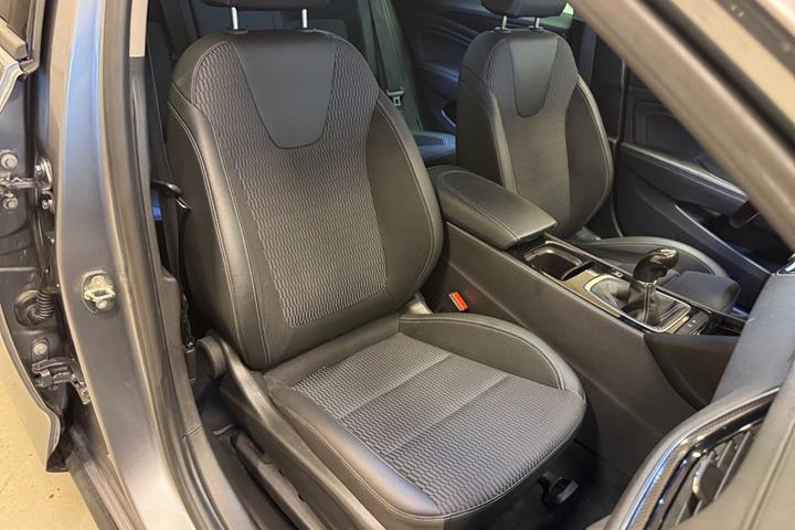 Grå Opel Insignia fra 2018