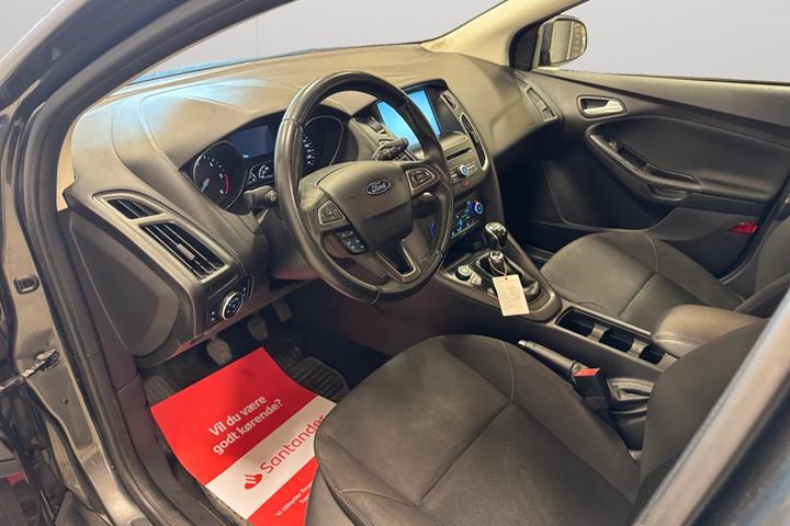 Grå Ford Focus fra 2015