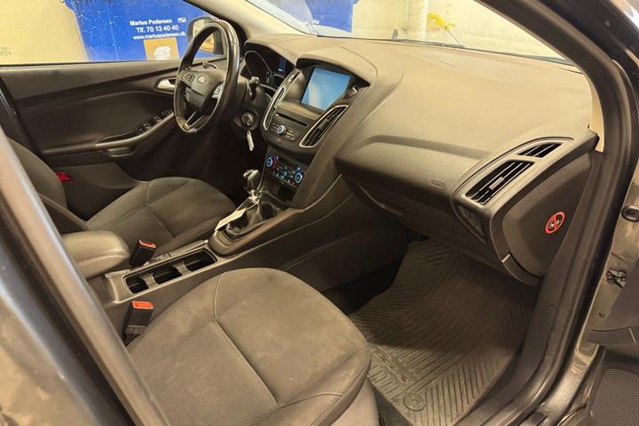 Grå Ford Focus fra 2015
