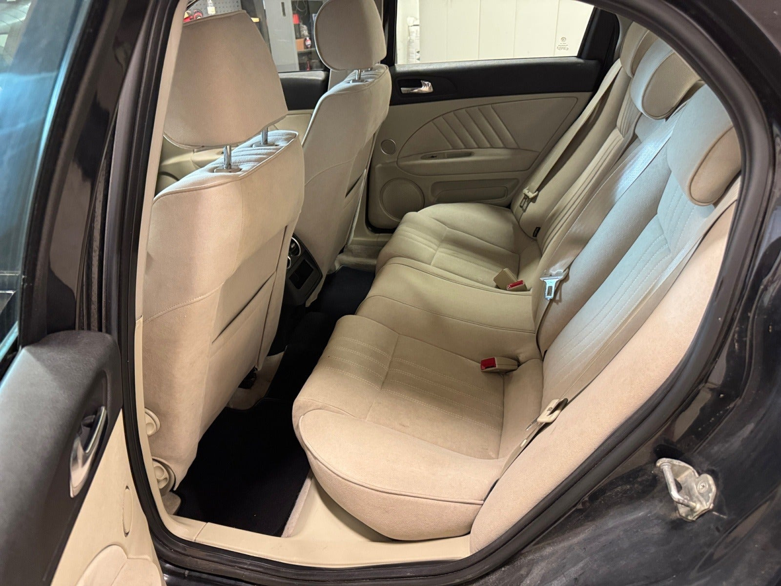 Sort Alfa Romeo 159 fra 2007 set indefra