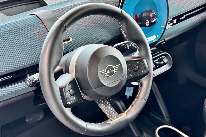 Sort Mini Aceman SE fra 2025