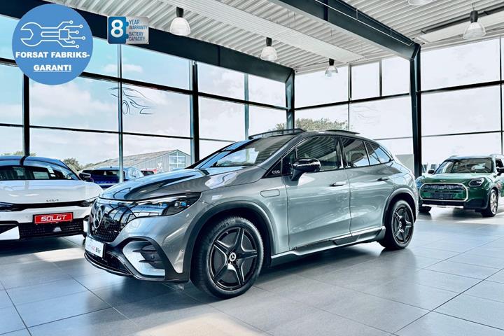 Grå Mercedes EQE350 SUV fra 2024 set udefra