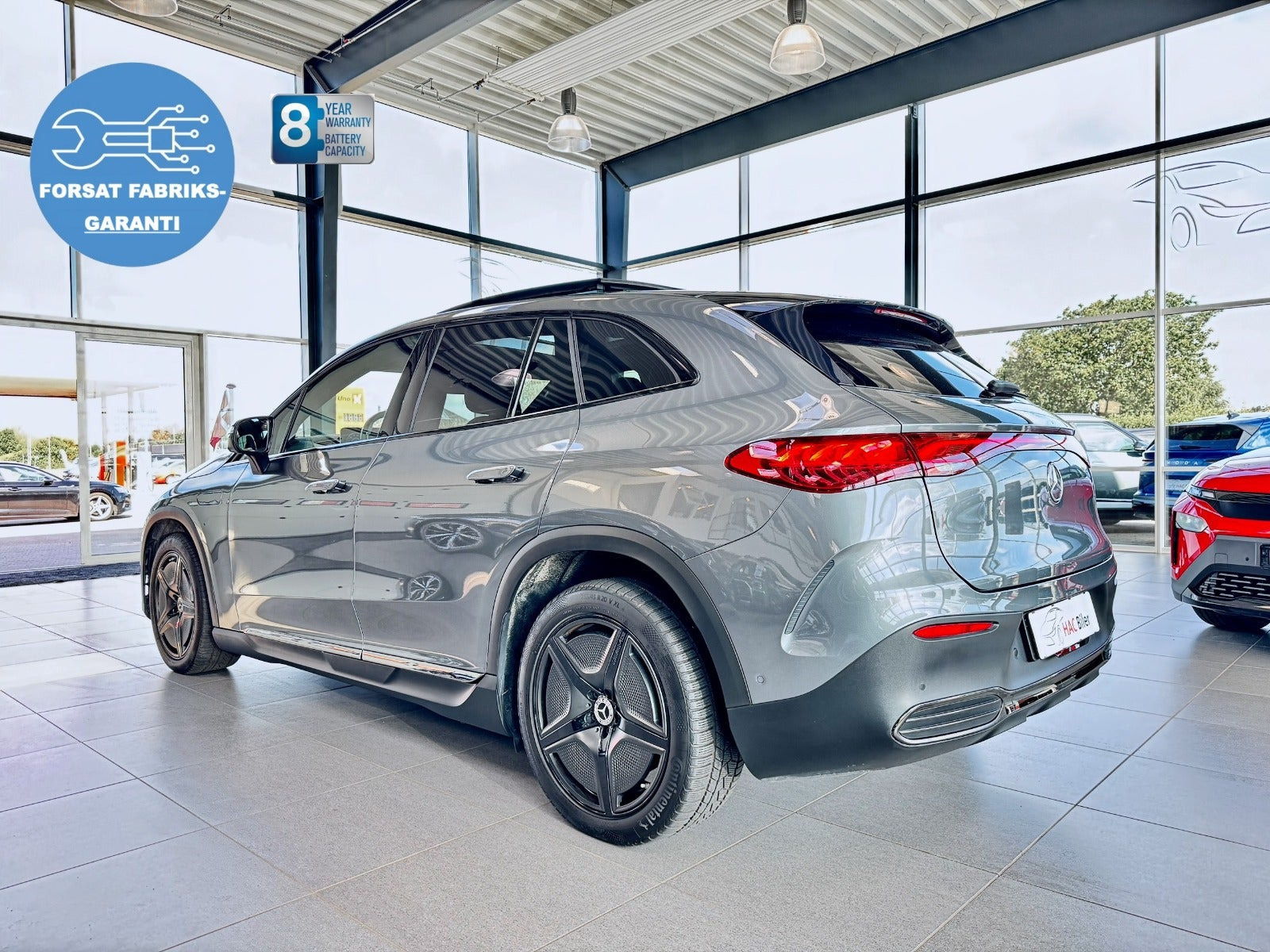 Grå Mercedes EQE350 SUV fra 2024