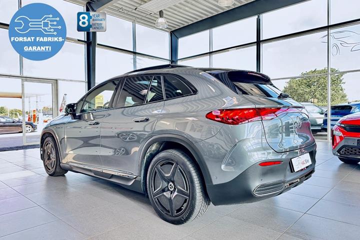Grå Mercedes EQE350 SUV fra 2024