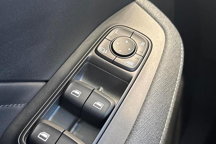 Sort MG MG5 fra 2023