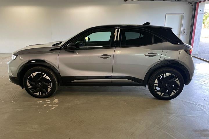 Grå Opel Mokka-e fra 2025