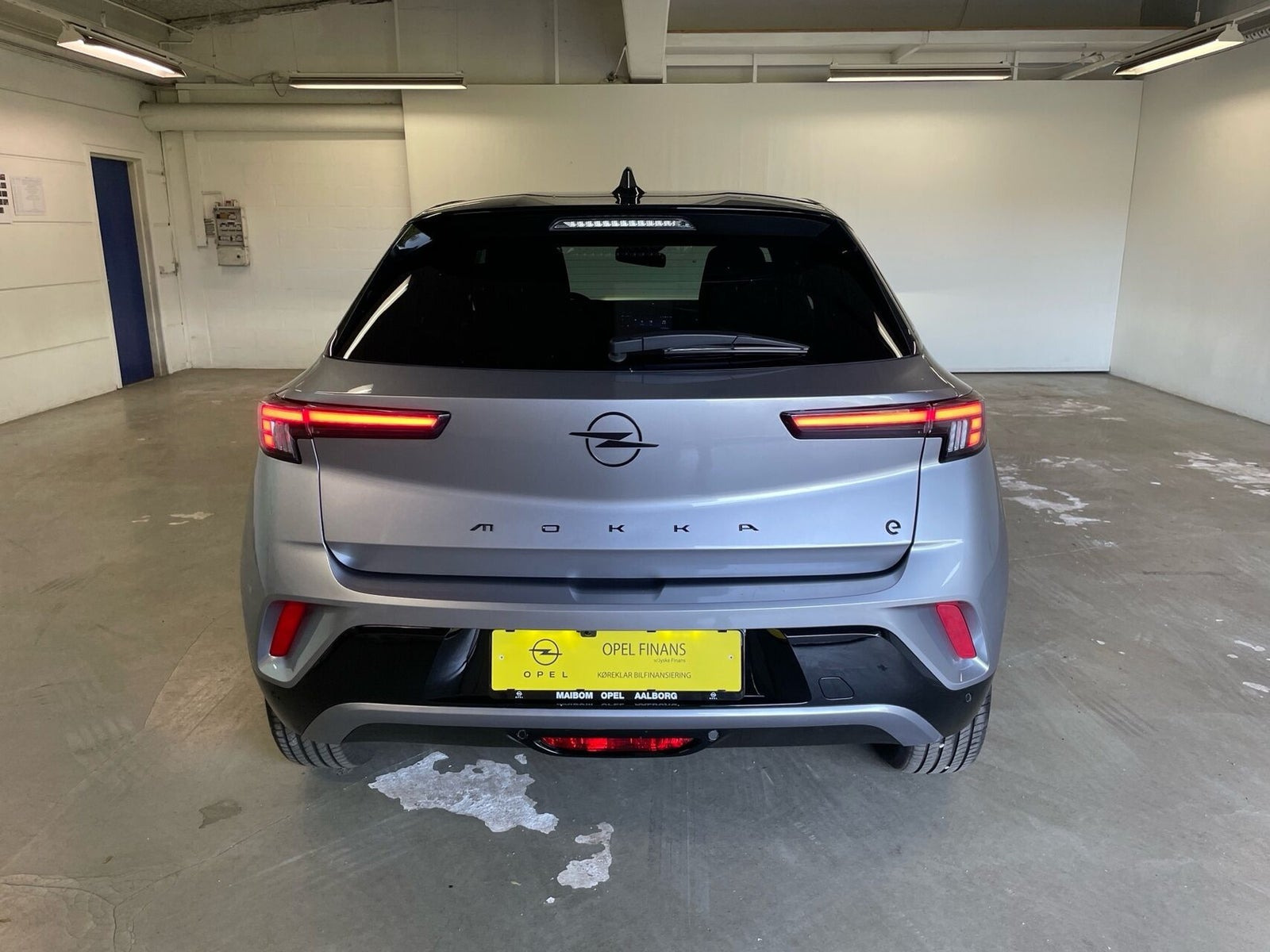 Grå Opel Mokka-e fra 2025