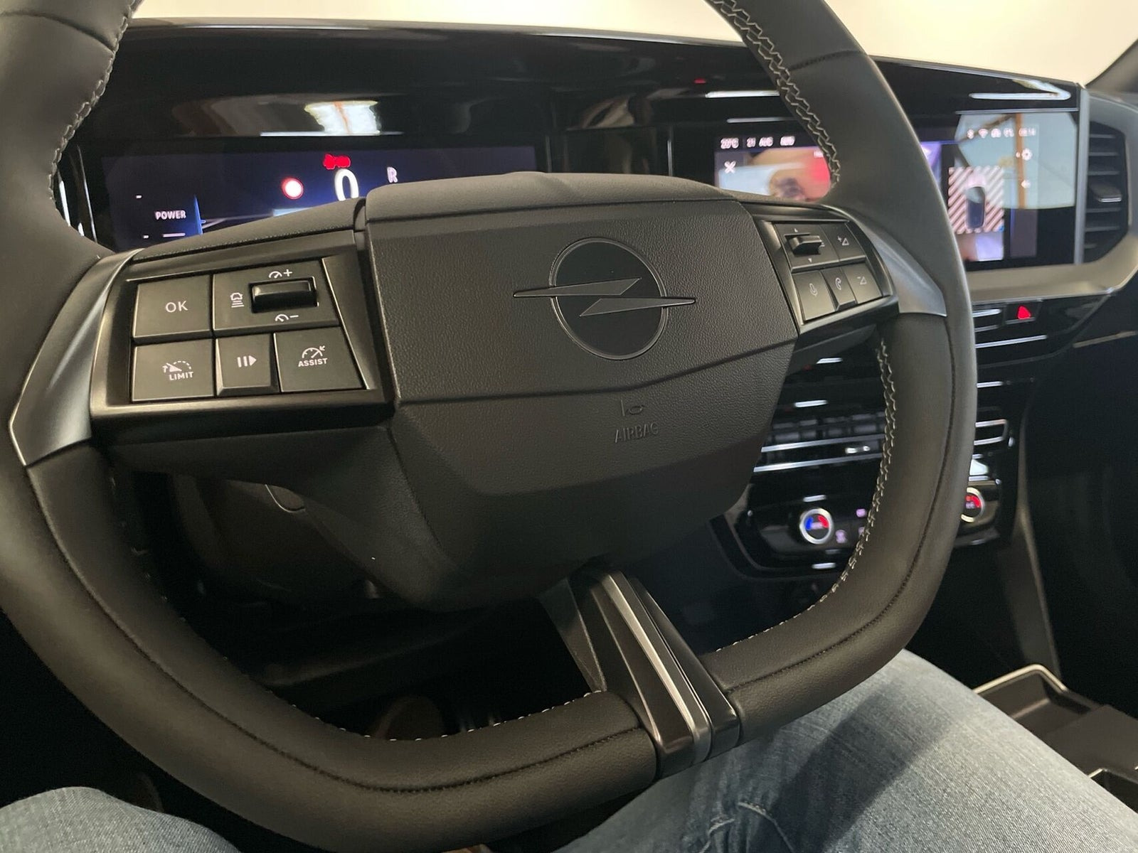 Grå Opel Mokka-e fra 2025