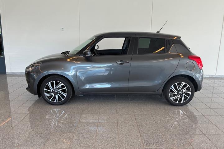 Grå Suzuki Swift fra 2020