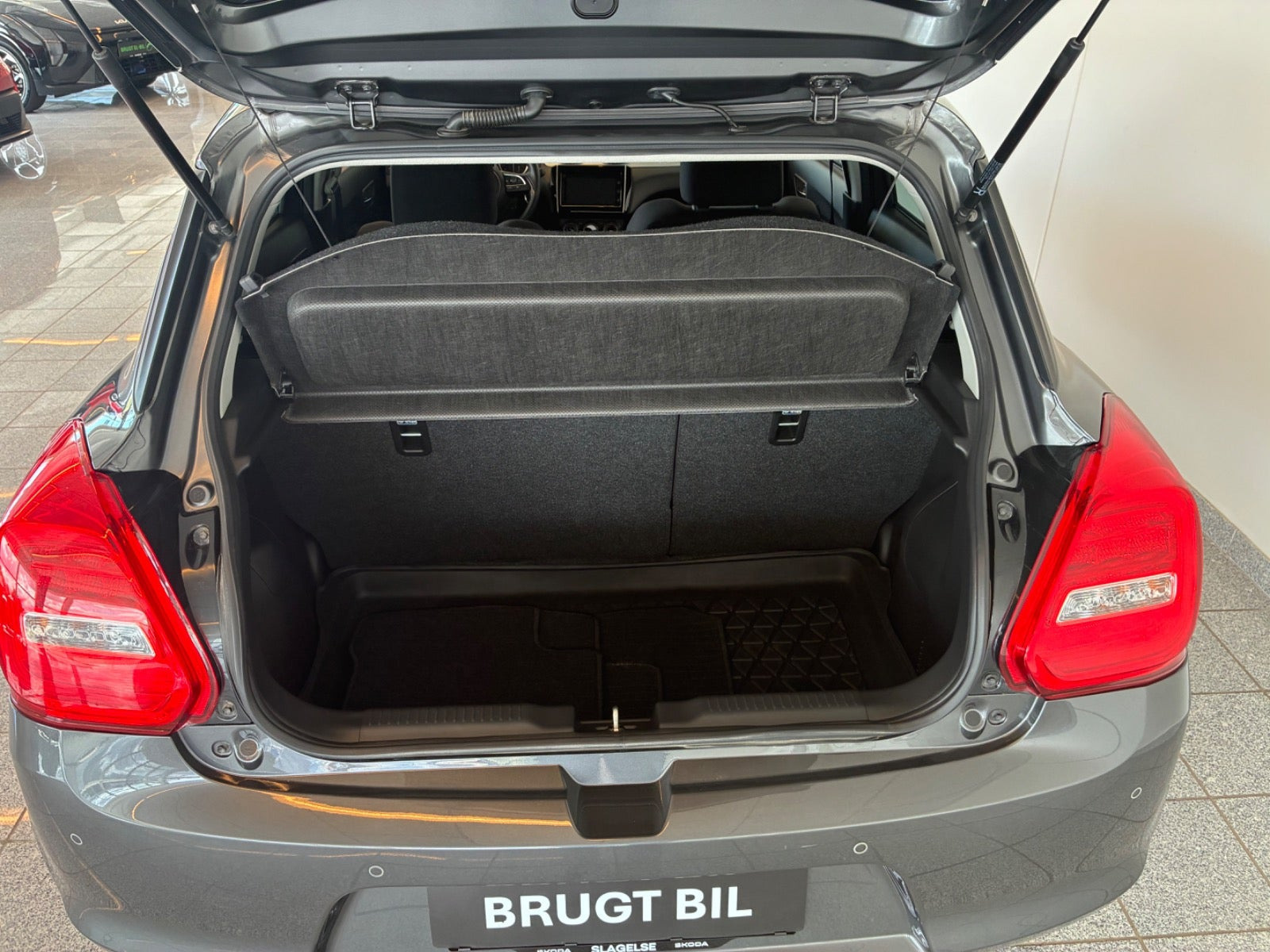 Grå Suzuki Swift fra 2020