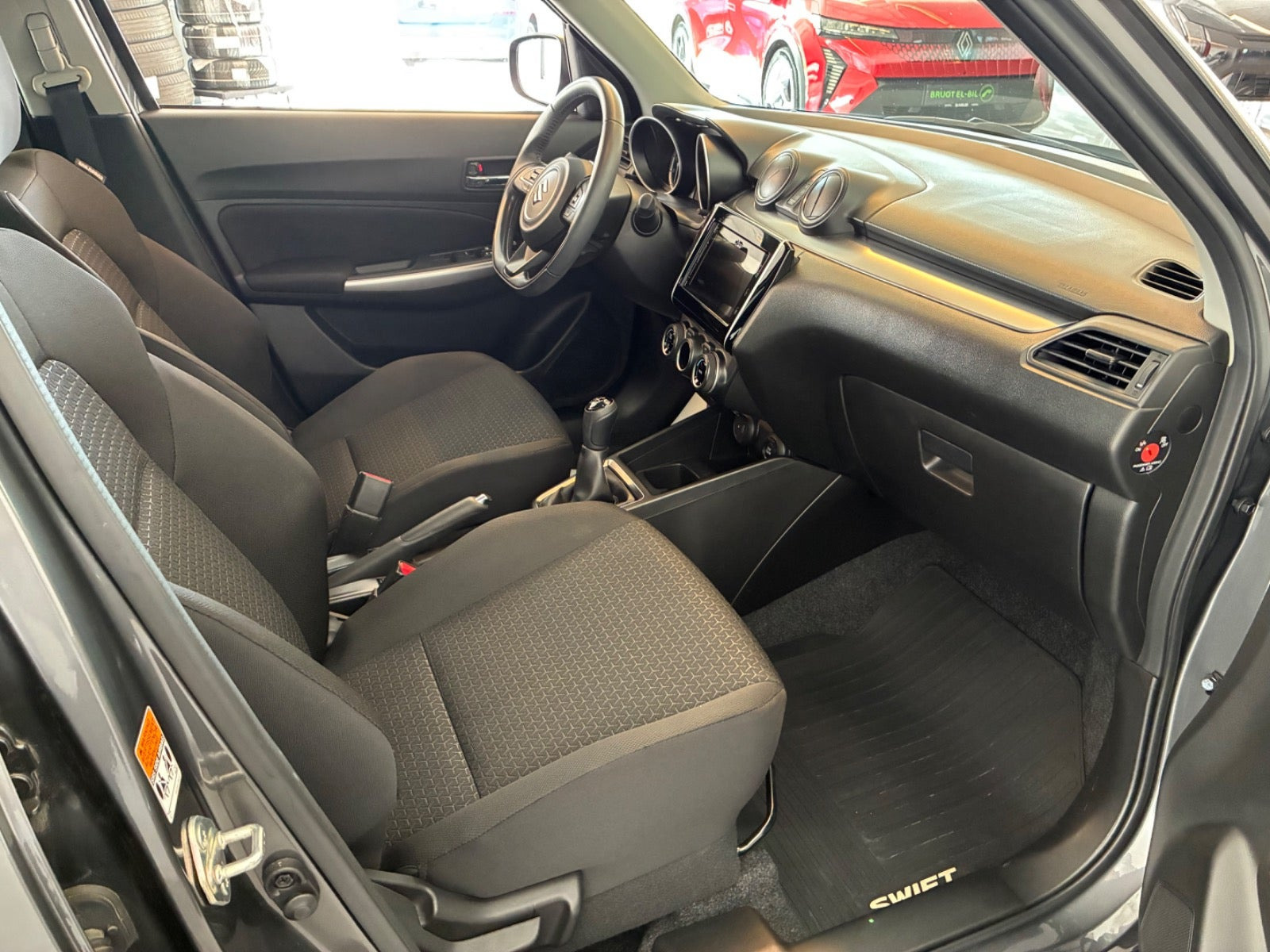 Grå Suzuki Swift fra 2020