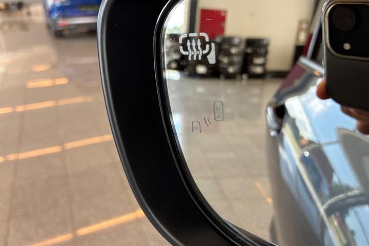 Grå Suzuki Swift fra 2020