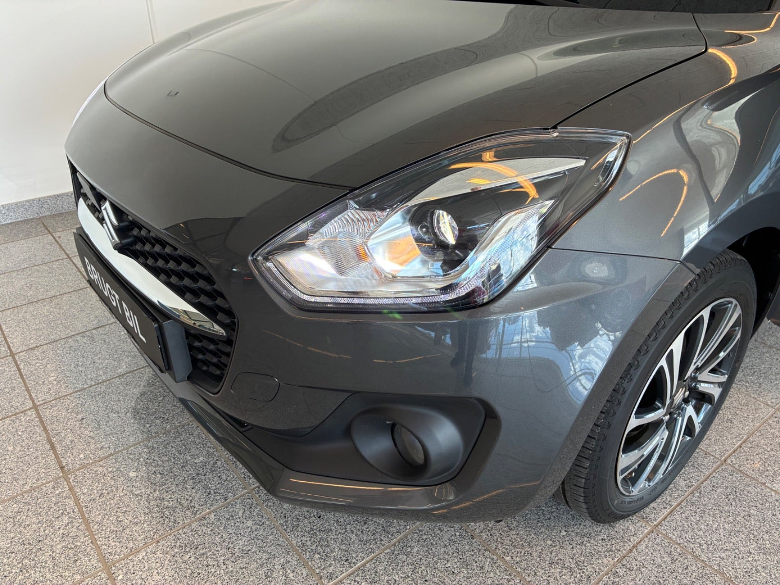 Grå Suzuki Swift fra 2020