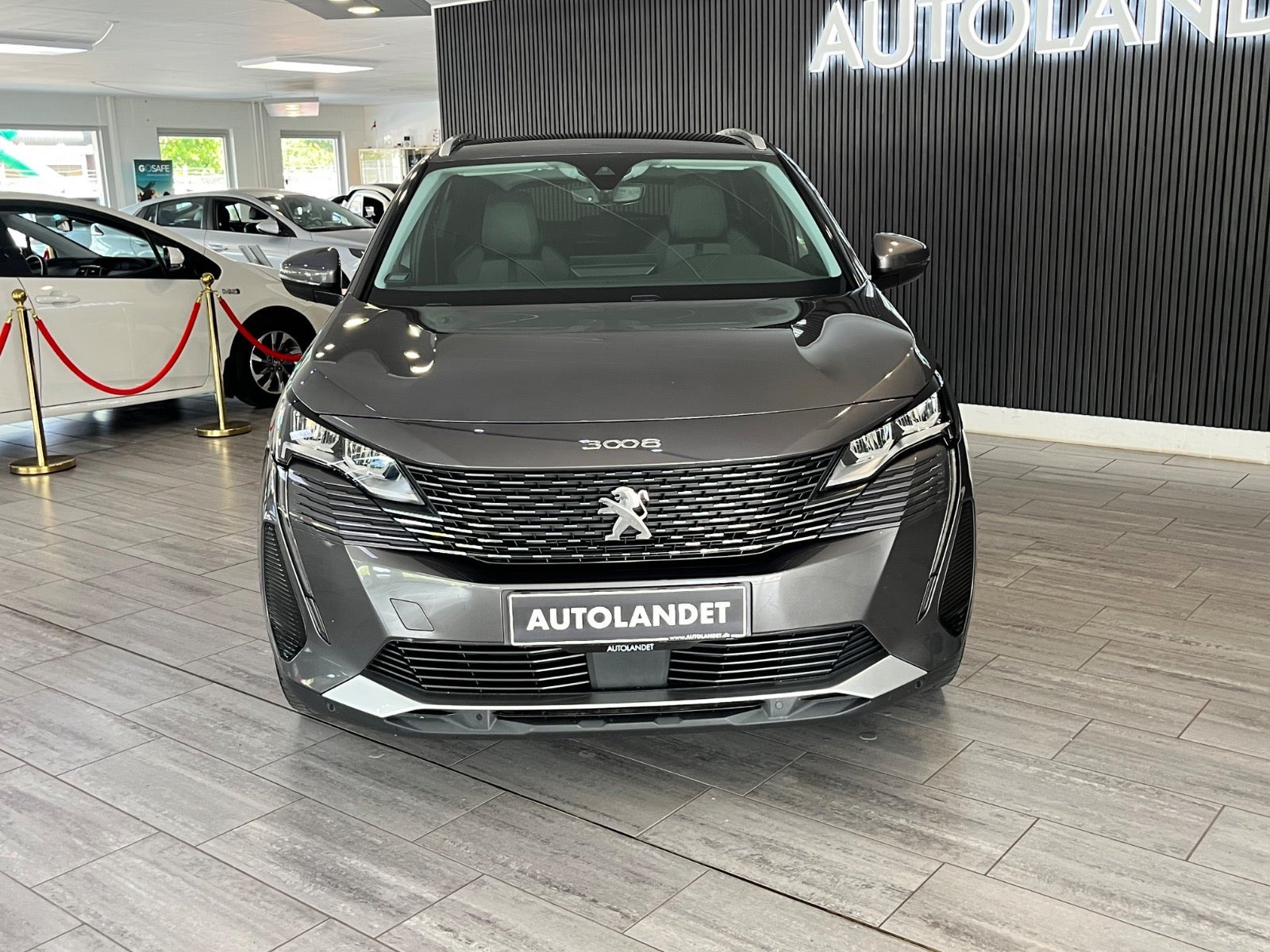 Grå Peugeot 3008 fra 2021