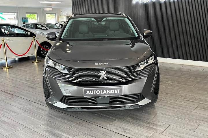 Grå Peugeot 3008 fra 2021