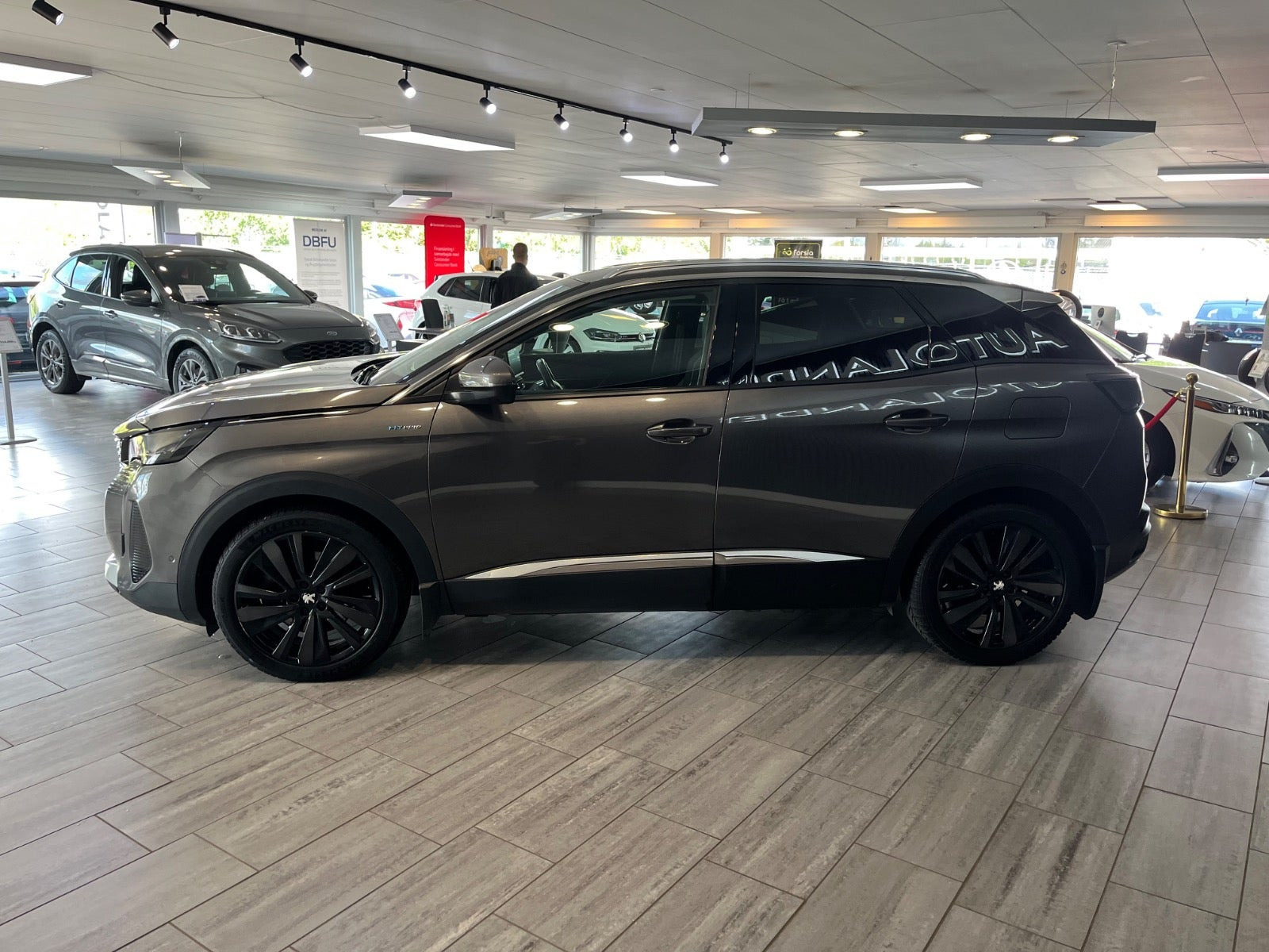 Grå Peugeot 3008 fra 2021