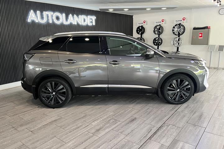 Grå Peugeot 3008 fra 2021