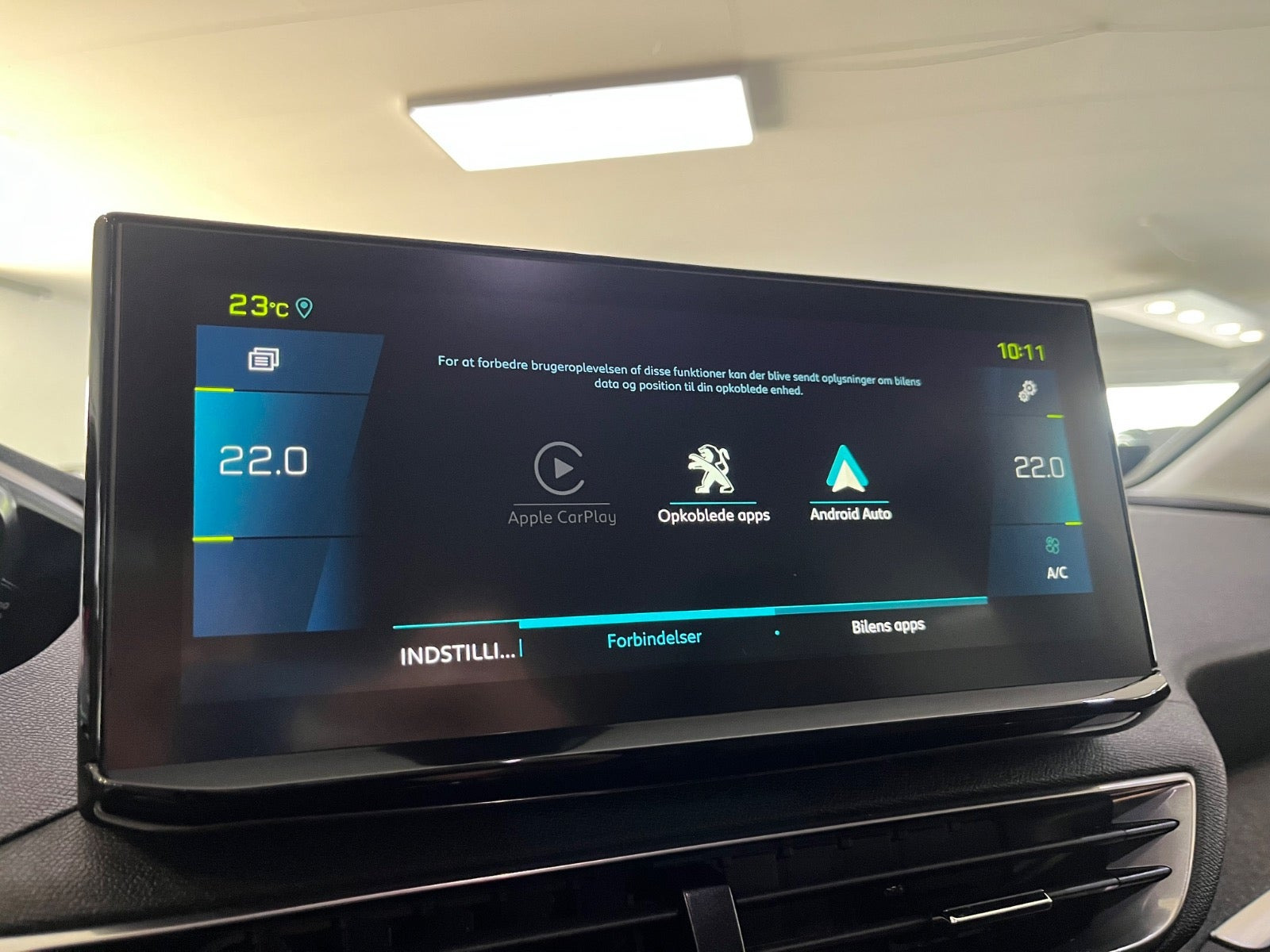 Grå Peugeot 3008 fra 2021