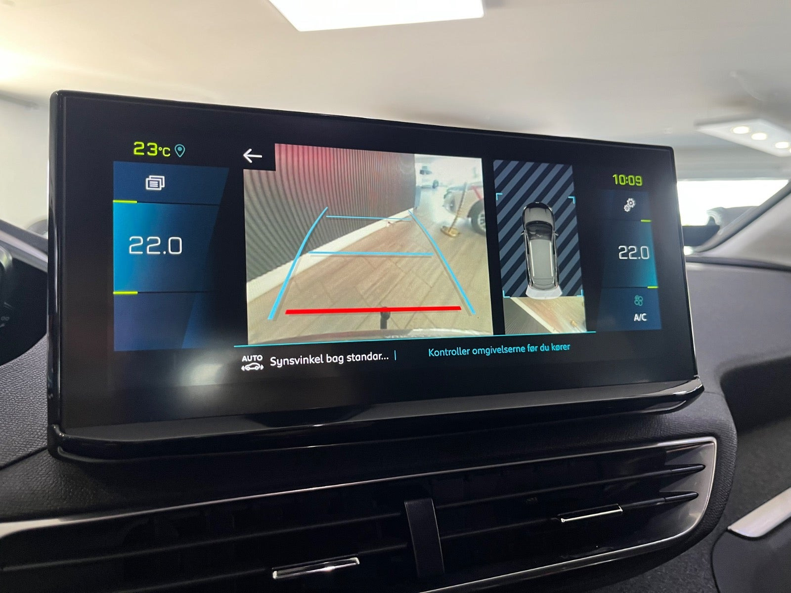 Grå Peugeot 3008 fra 2021