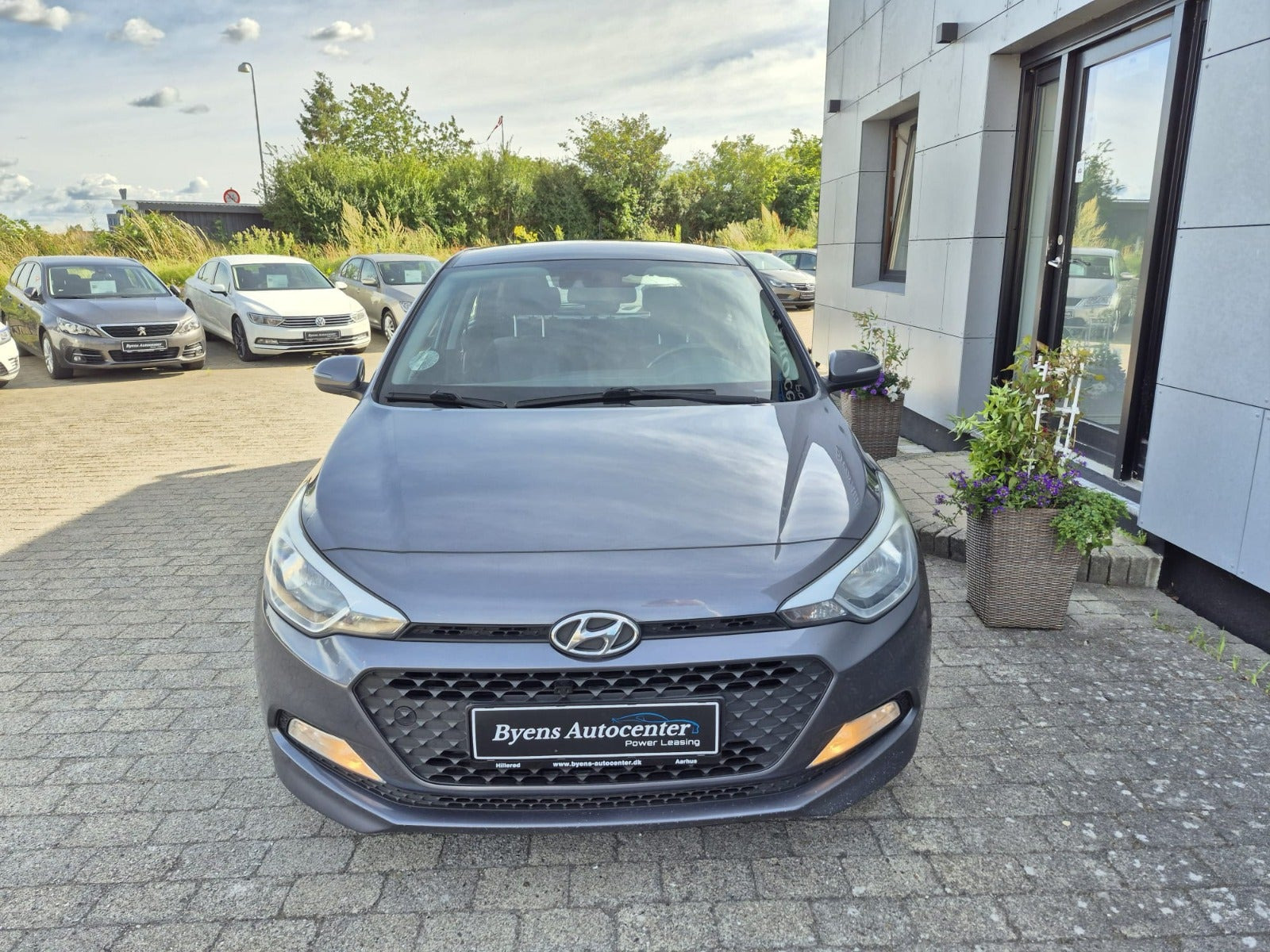 Blå Hyundai i20 fra 2017