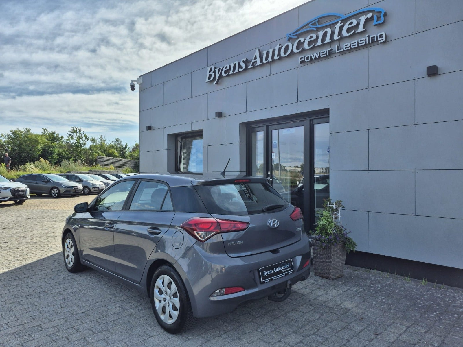 Blå Hyundai i20 fra 2017