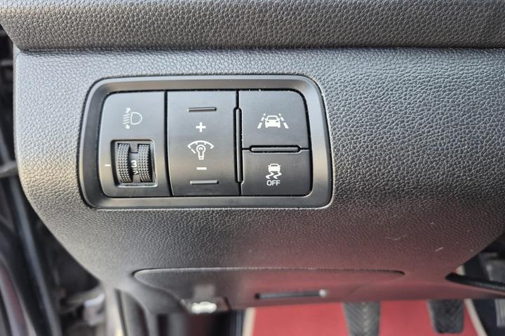 Blå Hyundai i20 fra 2017