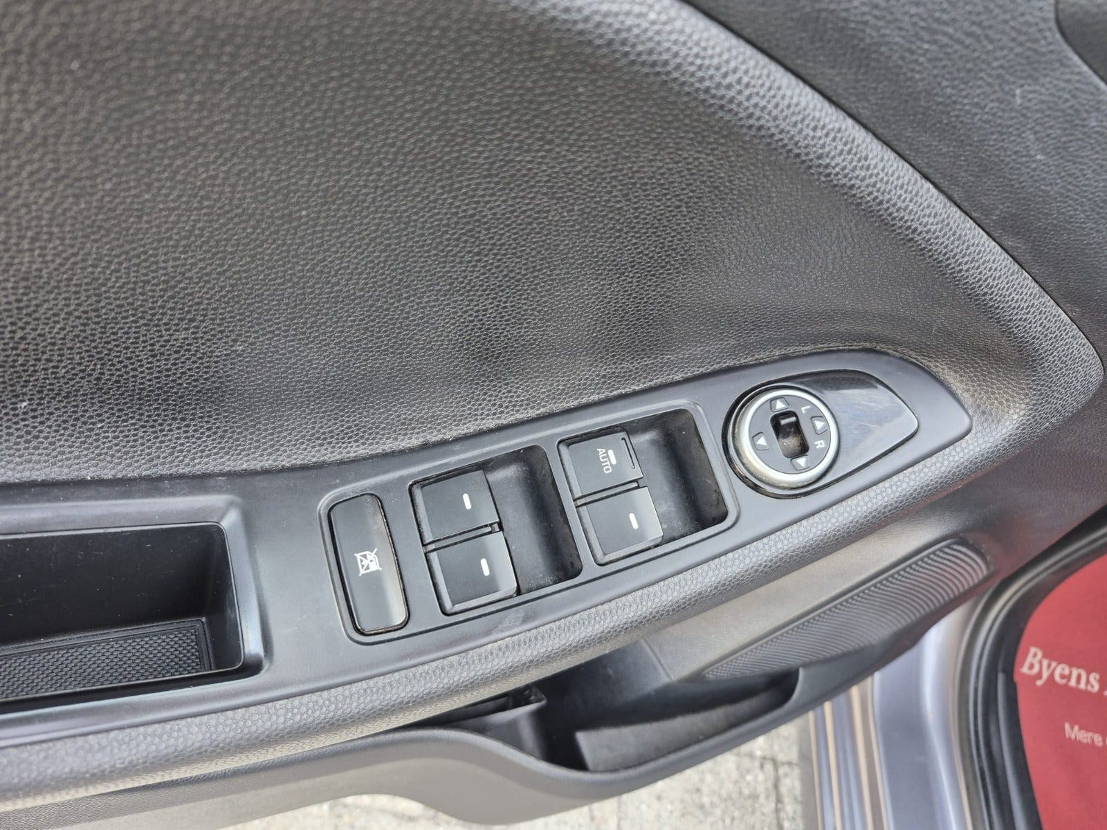 Blå Hyundai i20 fra 2017