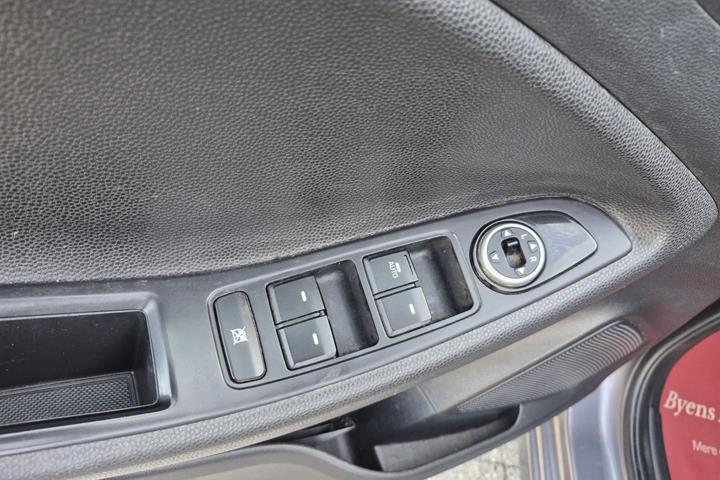 Blå Hyundai i20 fra 2017