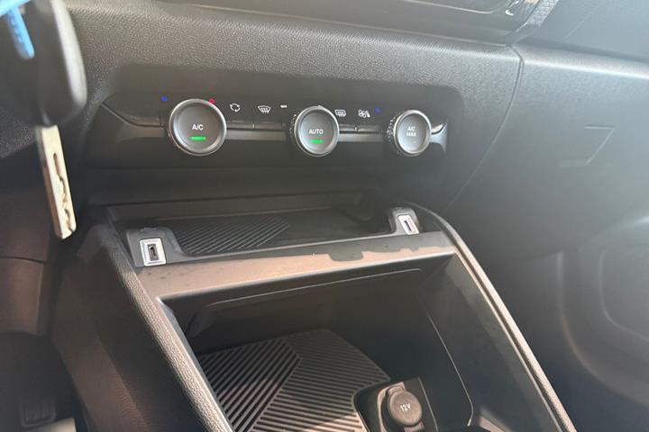 Blå Citroën ë-C4 X fra 2025