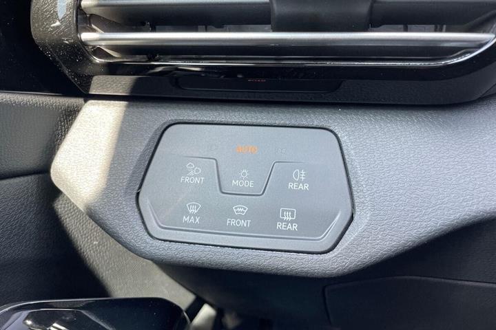 Hvid VW ID.4 fra 2025